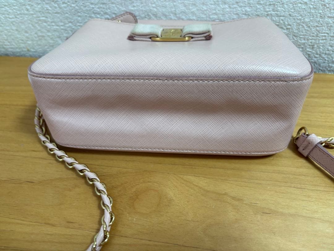 P*e様 フェラガモ ショルダーバッグ　ヴァラ　リボン