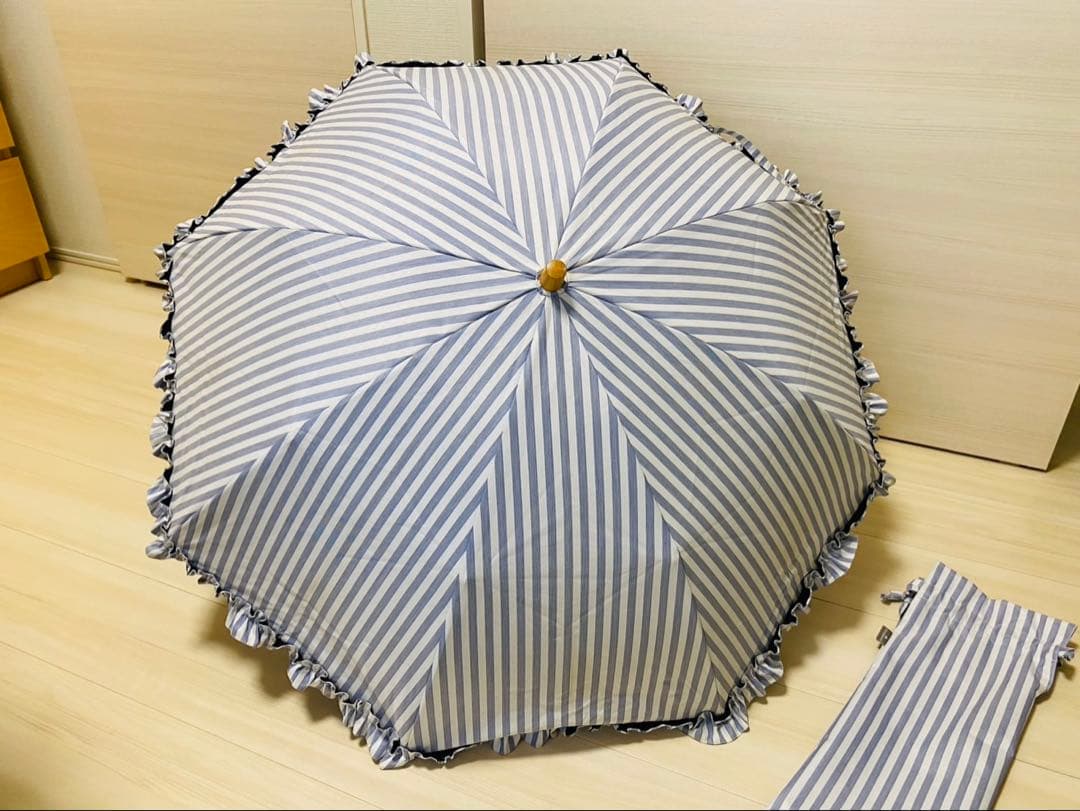 サンバリア100完全遮光折日傘 2段フリル ストライプ 折りたたみ傘 UV 遮熱