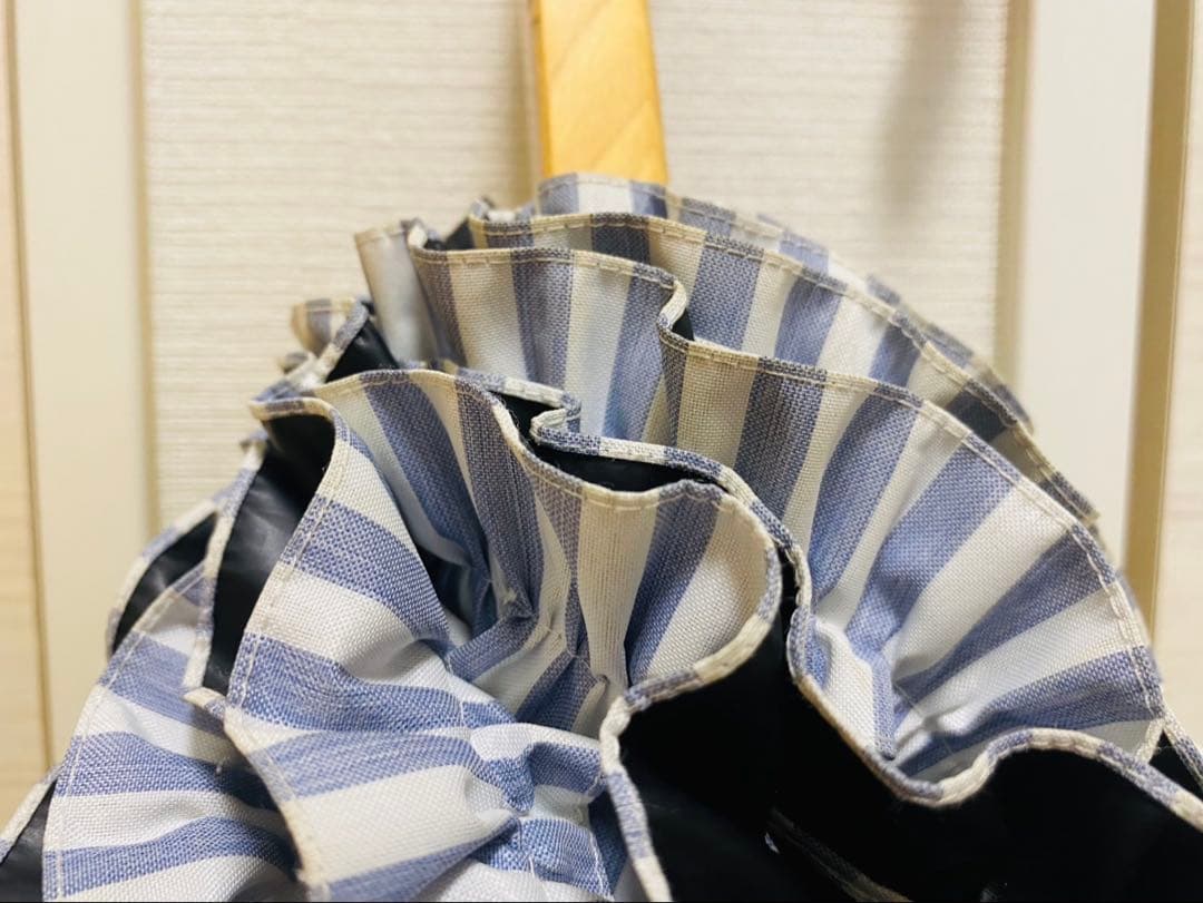 サンバリア100完全遮光折日傘 2段フリル ストライプ 折りたたみ傘 UV 遮熱