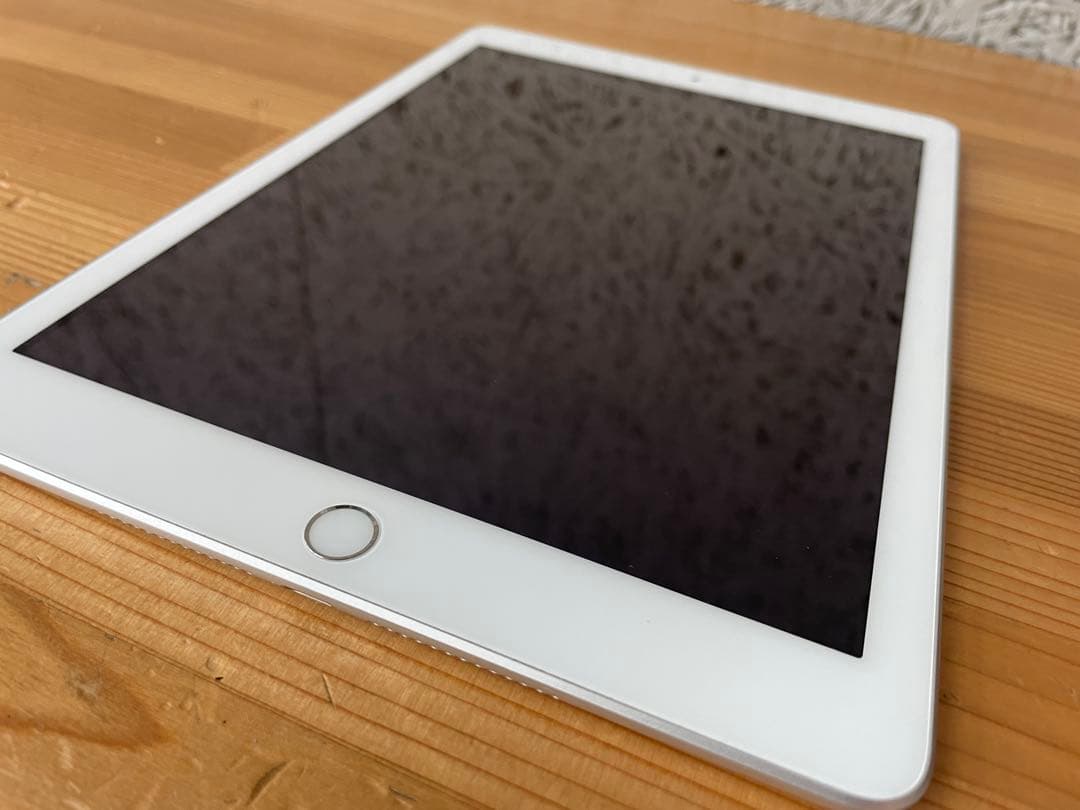 在庫1点 Apple iPad 第5世代 wifiモデル 128GB 充電器付き