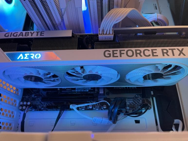 グラフィックボード・グラボ・ビデオカード RTX4060Ti 8gb Gigabyte AERO