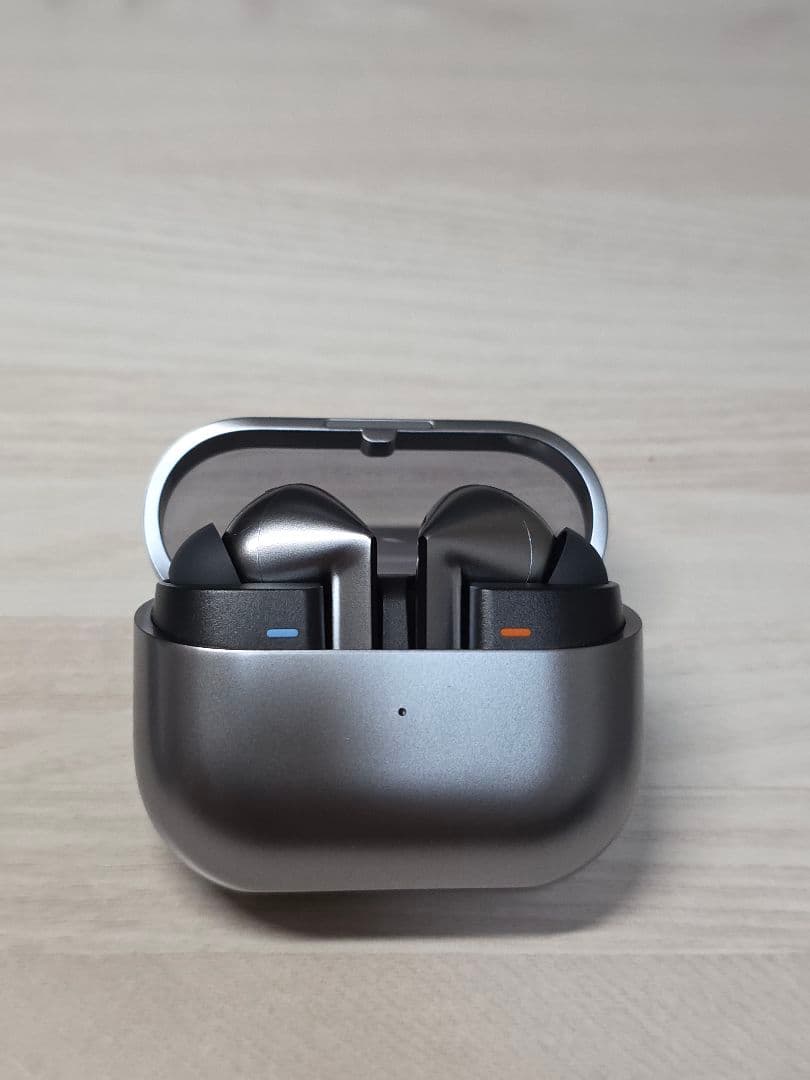 【超美品】Galaxy Buds3 Pro シルバー（並行輸入)純正ケース付き