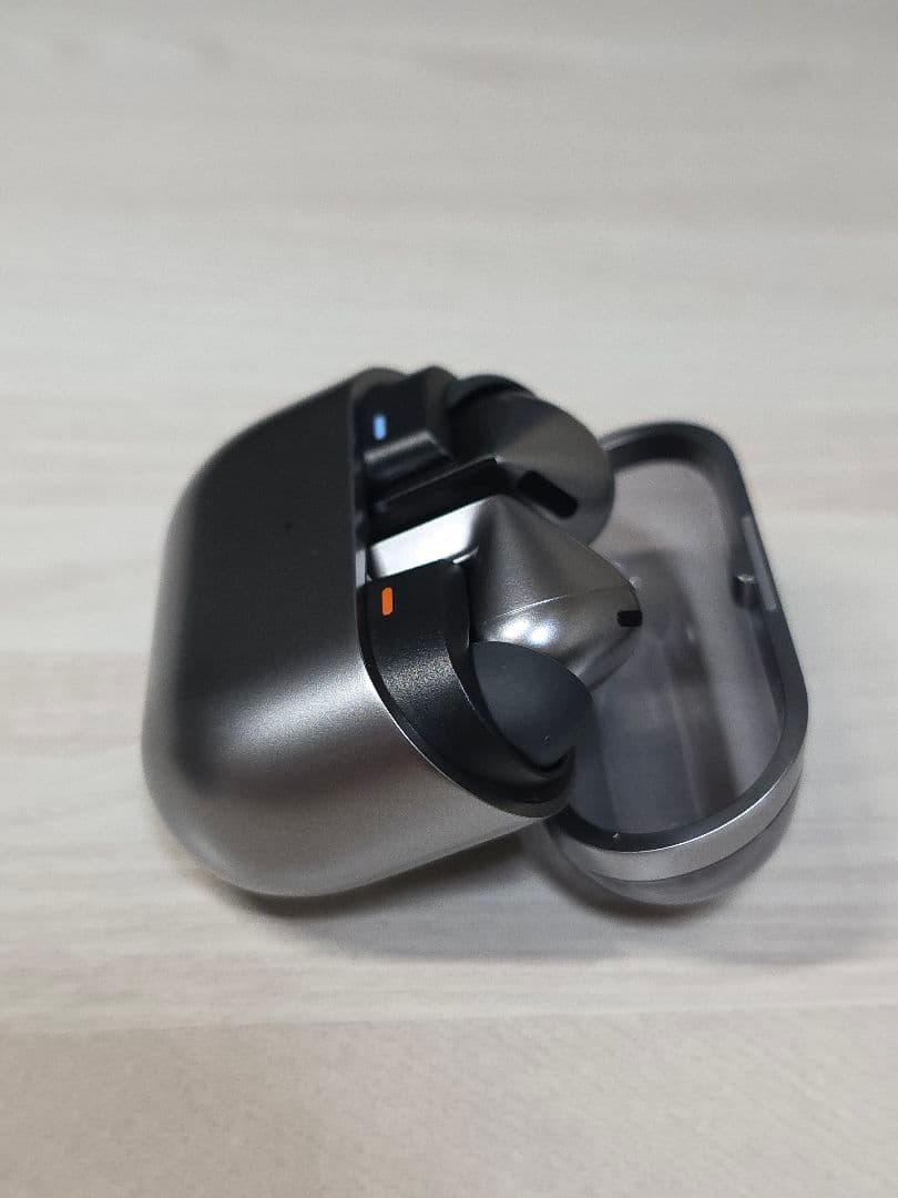 【超美品】Galaxy Buds3 Pro シルバー（並行輸入)純正ケース付き