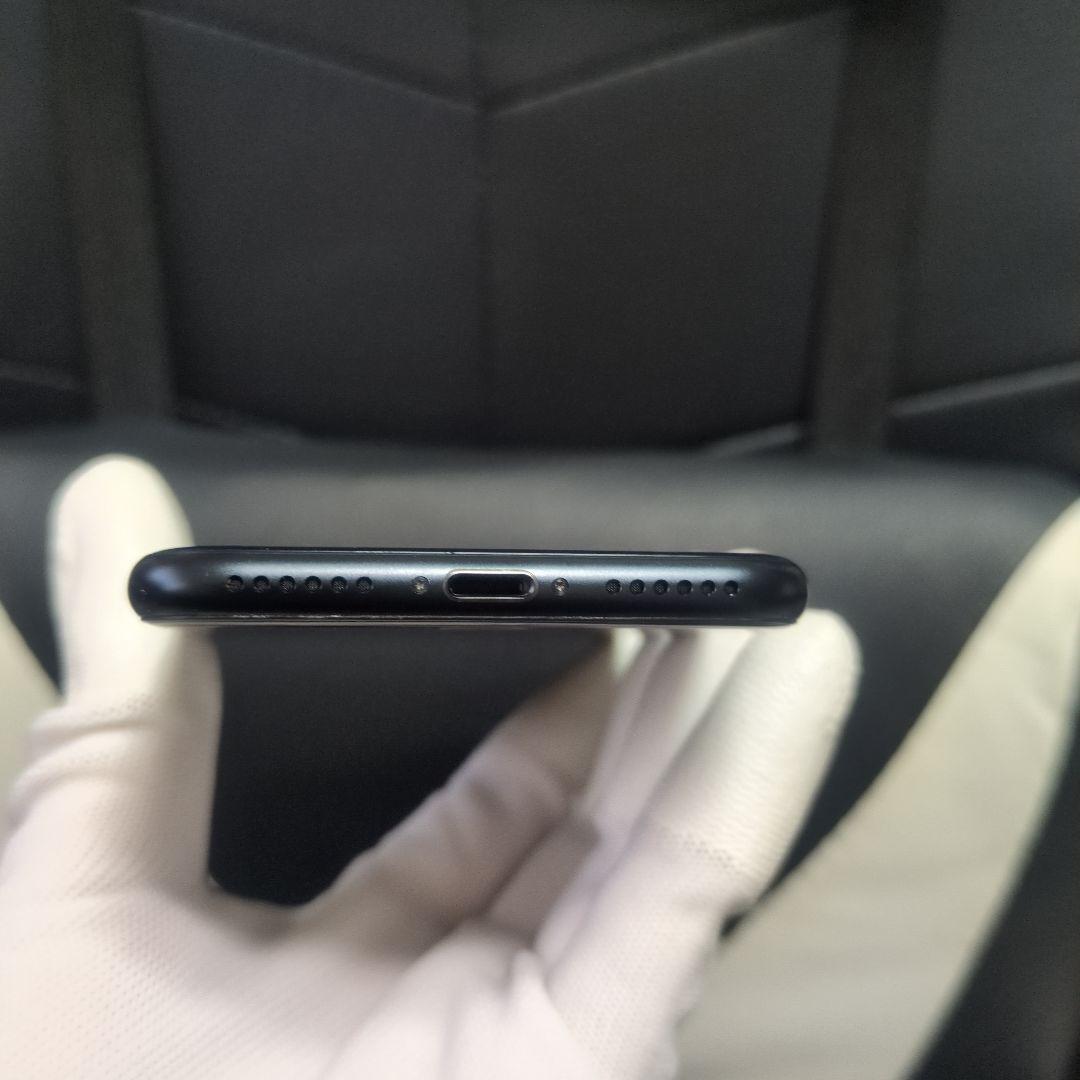 87 画面傷無　iPhone　se3 第3世代　64gb SIMフリー　黒　ブラ