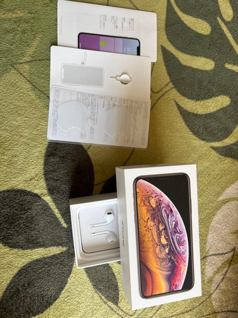 美品　箱、ケース付きiPhoneXS