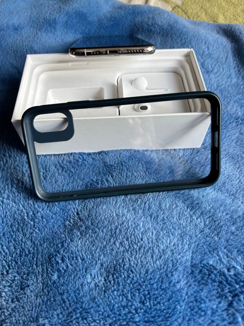 美品　箱、ケース付きiPhoneXS