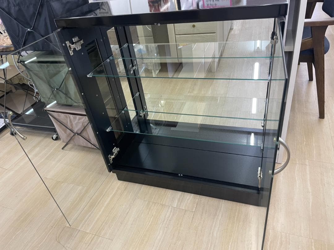 【完成品】　ショーケース　コレクションケース　ラック　棚　扉　飾り棚　ブラック