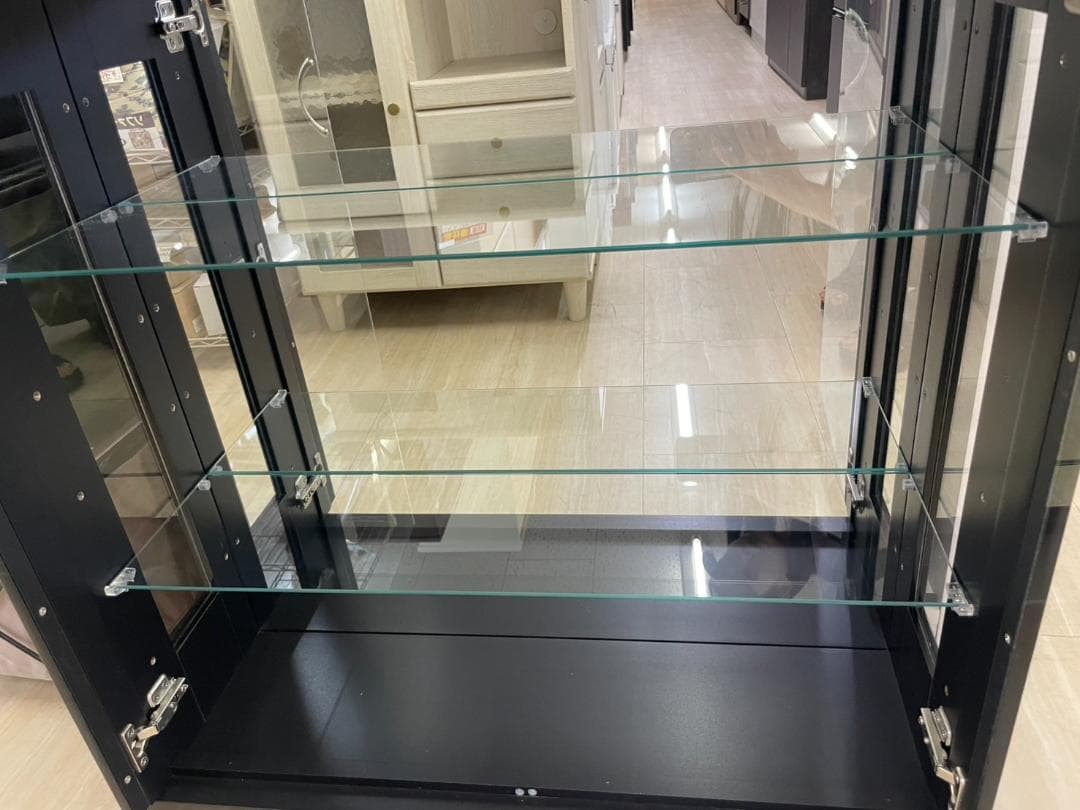 【完成品】　ショーケース　コレクションケース　ラック　棚　扉　飾り棚　ブラック