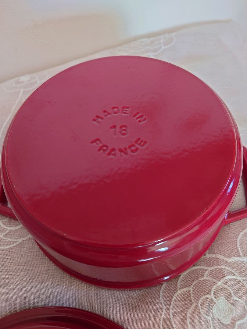 ストウブStaub　ココットラウンド18cm ボルドー