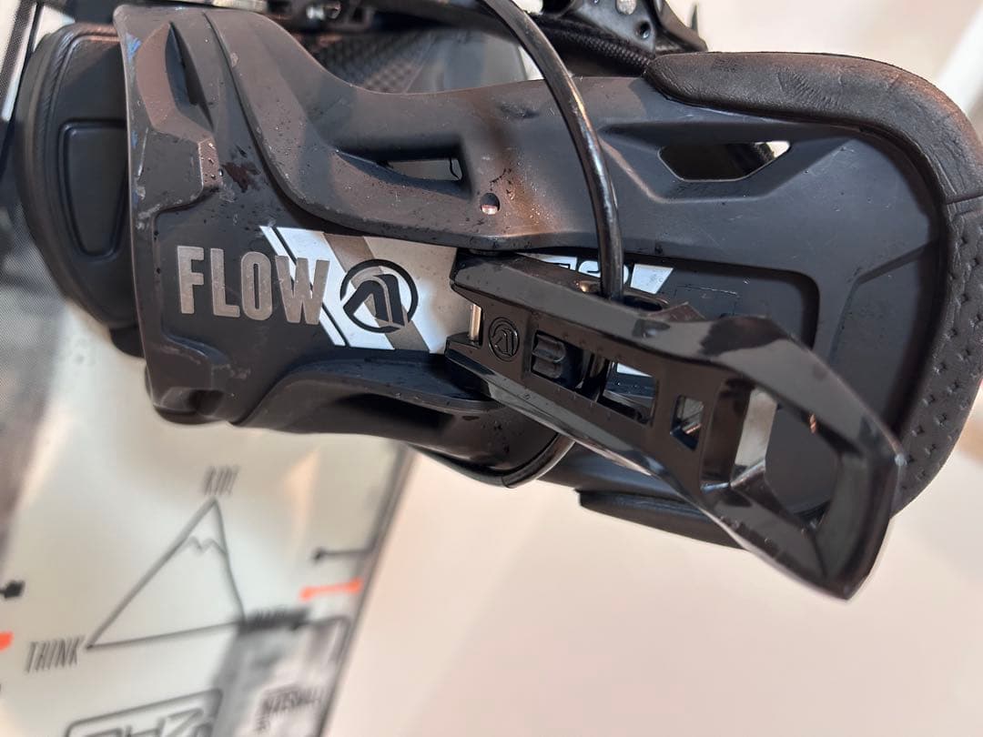 [シーズン到来！]スノーボード FLOWバインディングなど丸ごとセット