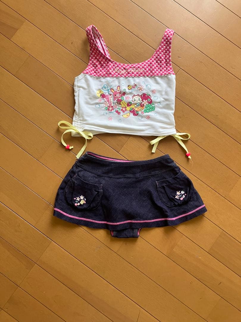 メゾピアノ　水着　上135、下130