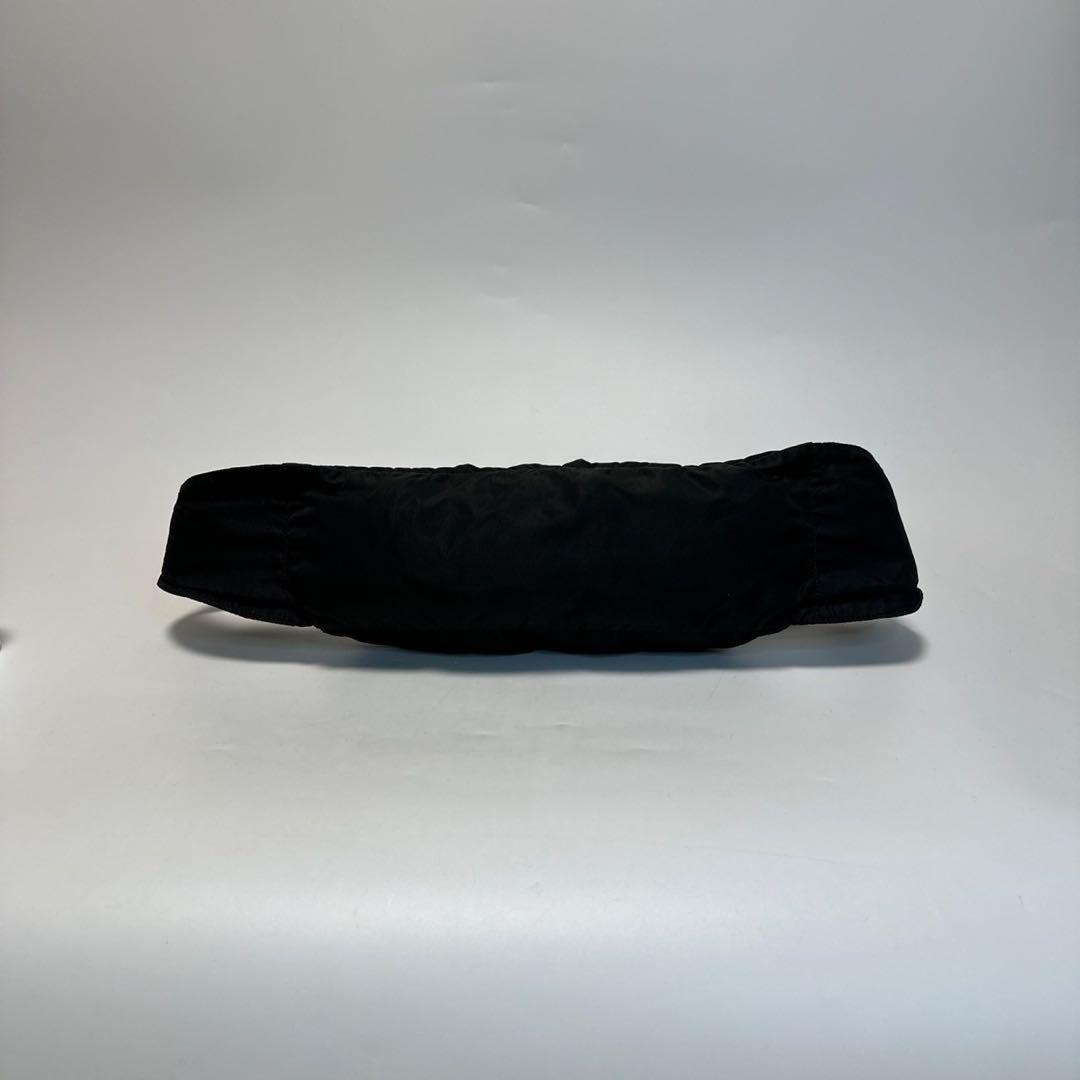 k52【美品】プラダ　三角ロゴ　ナイロンブラック　ウエストポーチボディバッグ.
