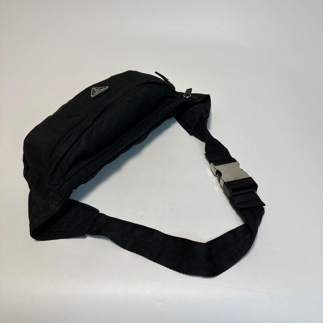 k52【美品】プラダ　三角ロゴ　ナイロンブラック　ウエストポーチボディバッグ.
