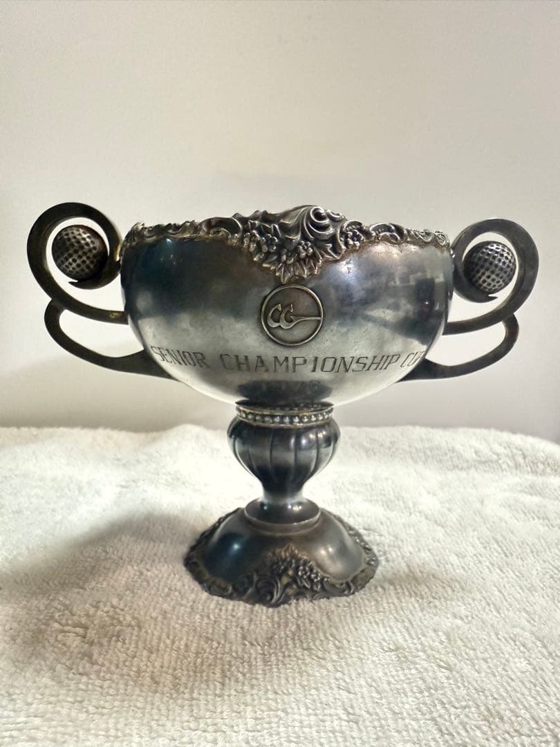 純銀・シルバートロフィー2つ