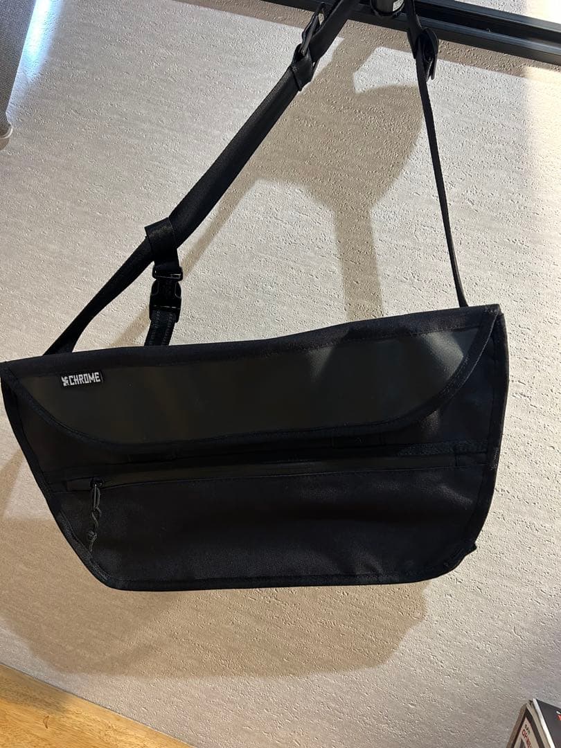 CHROME シンプルメッセンジャーバッグ 黒