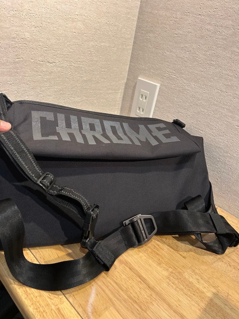 CHROME シンプルメッセンジャーバッグ 黒