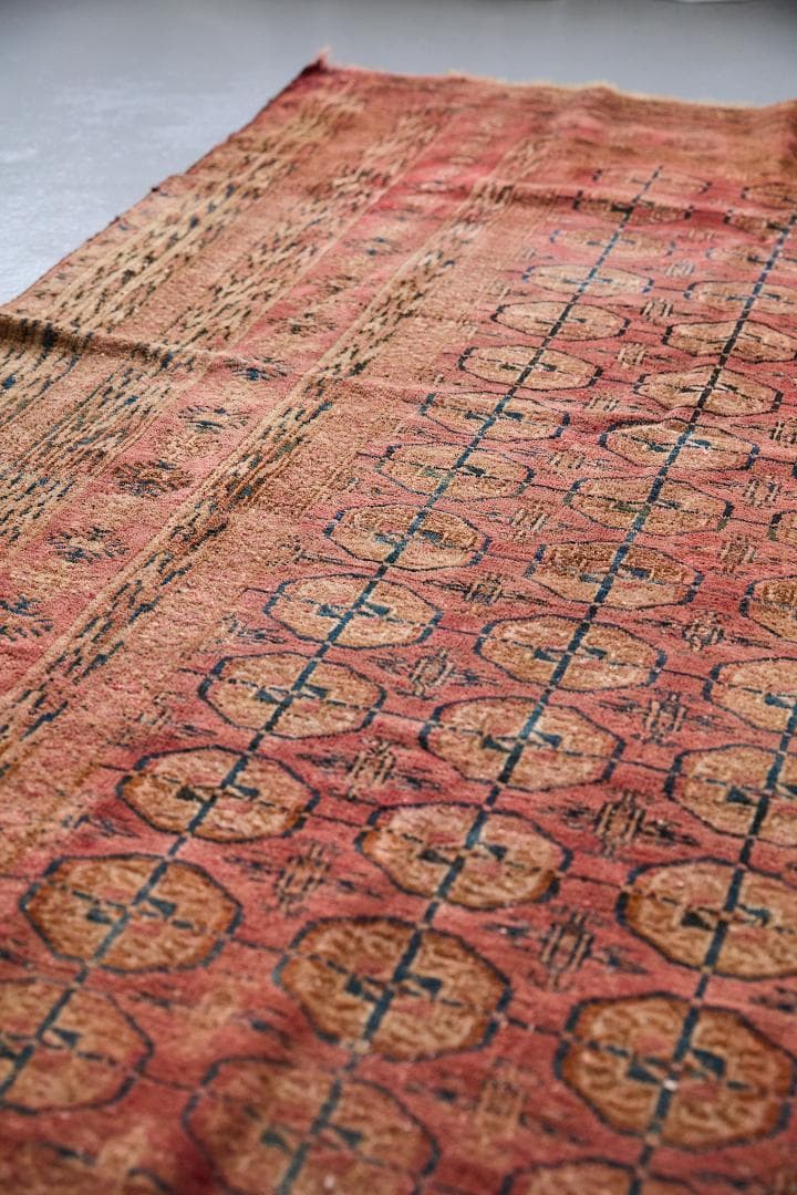 アンティークラグ　トルクメン族 エルサリ（189×135cm）赤　黒　茶