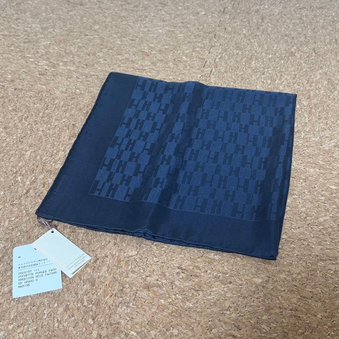 未使用箱付タグ付　エルメス　カレ45 グランH ポケットチーフ