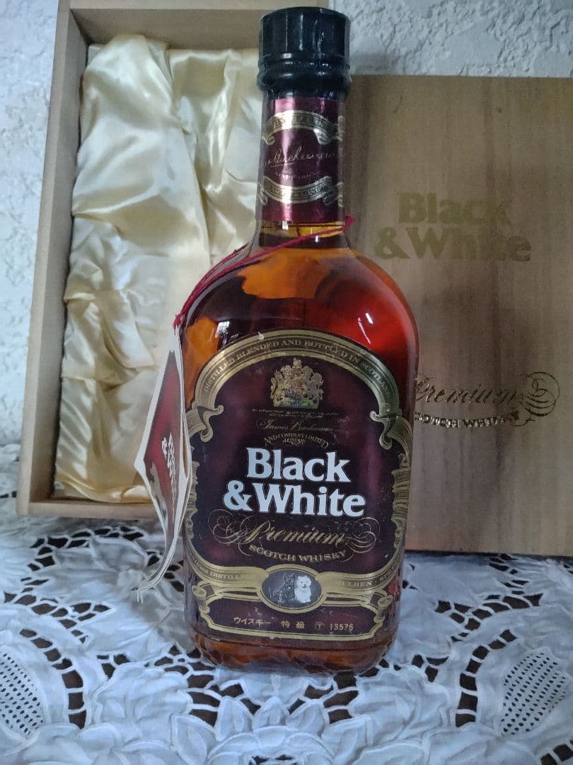 ウイスキー Black & White Premium Scotch Whisky