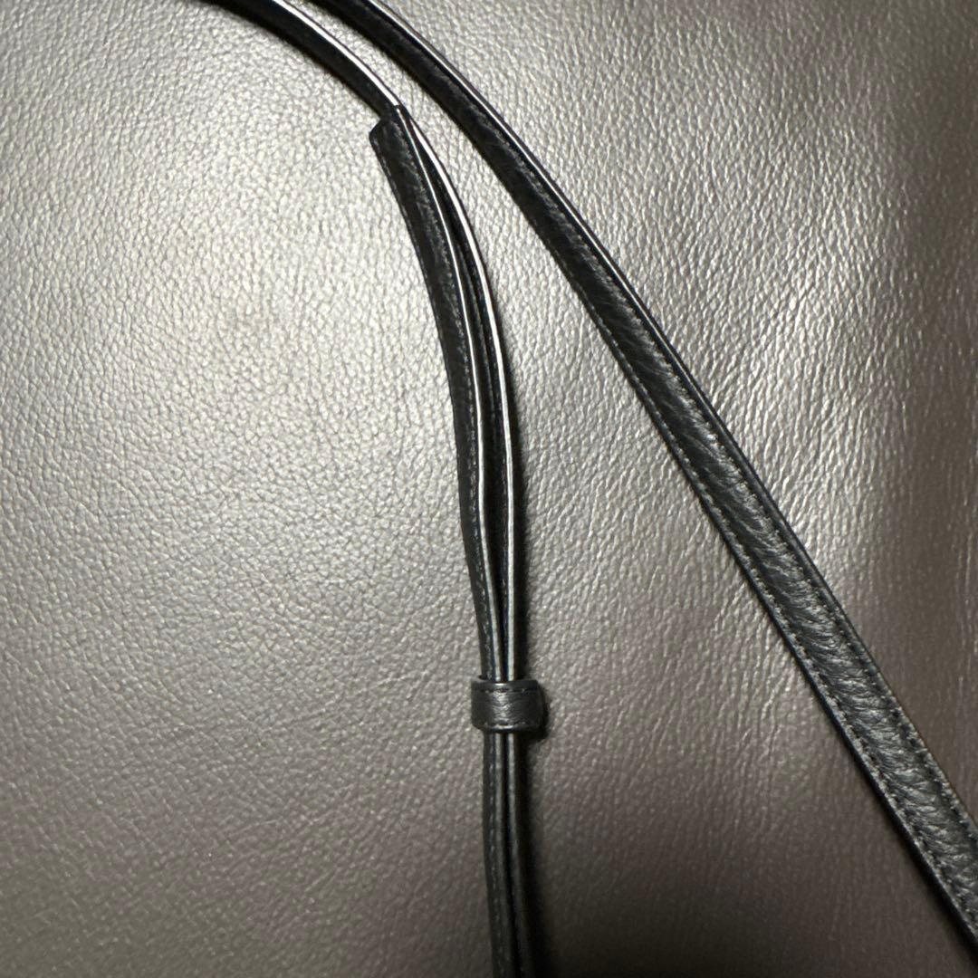 objcts.io アジャスタブルレザーストラップ一体型 マイクロバッグ