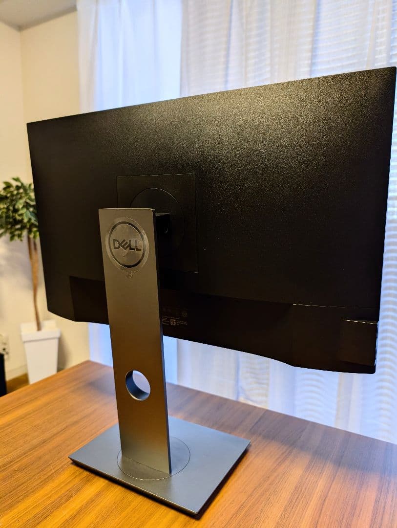 DELL P2421D 23.8インチ QHDモニター 回転機能&前後高さ調整