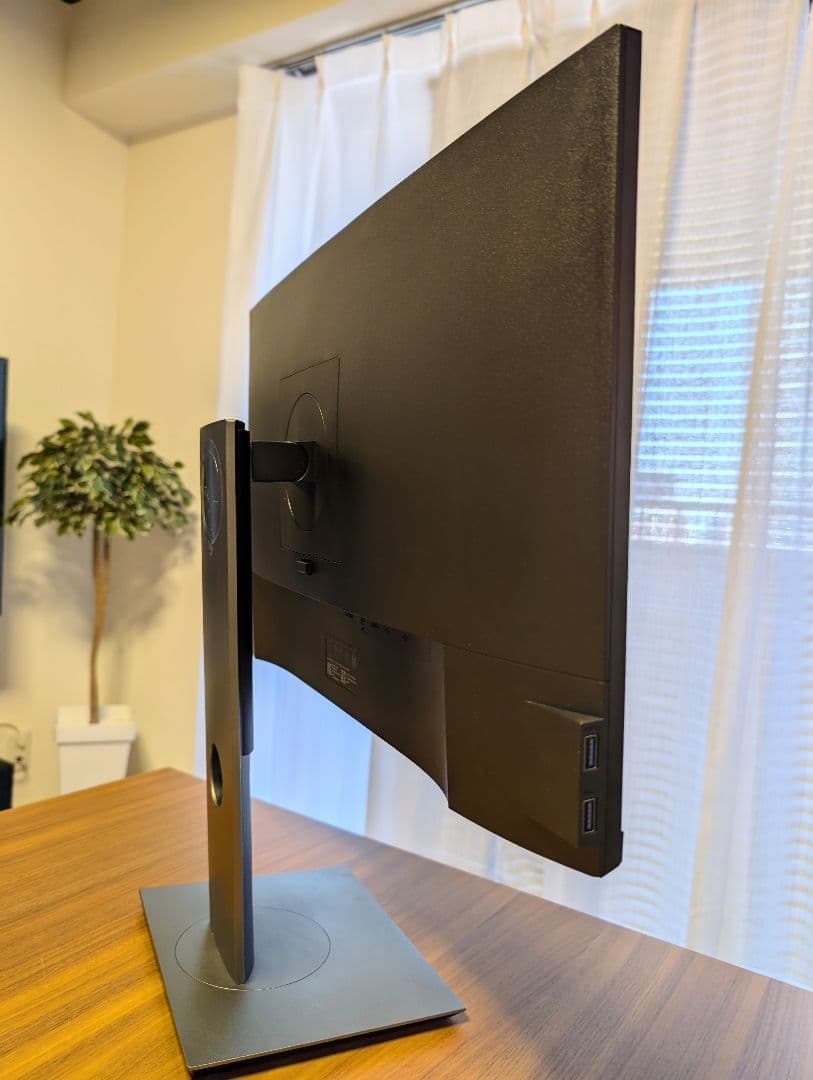 DELL P2421D 23.8インチ QHDモニター 回転機能&前後高さ調整