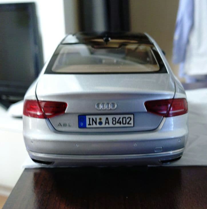 1/18 Audi A8 L W12 アウディA8