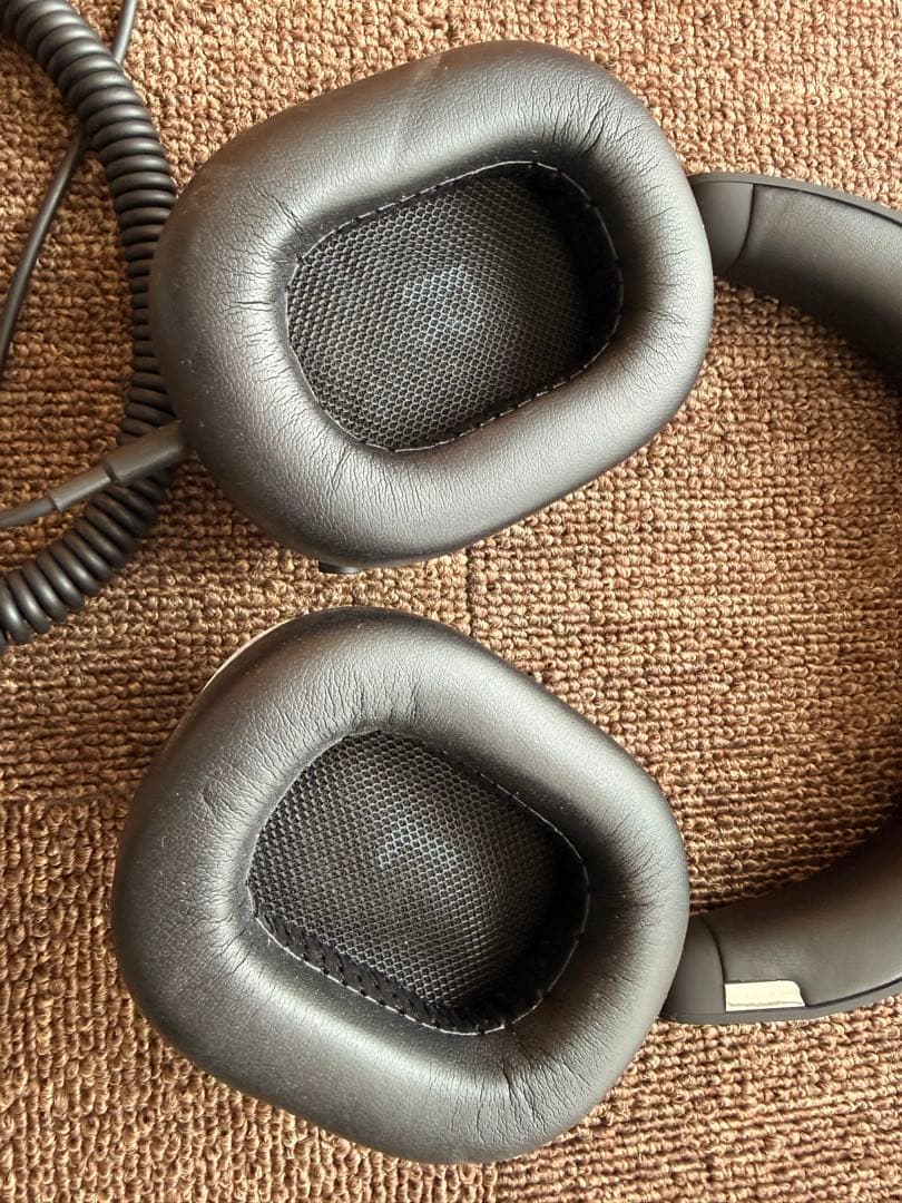 ヘッドホン MONDO Over Ear Headphones