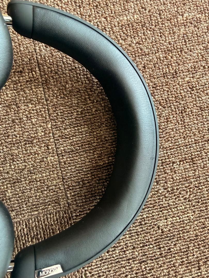 ヘッドホン MONDO Over Ear Headphones