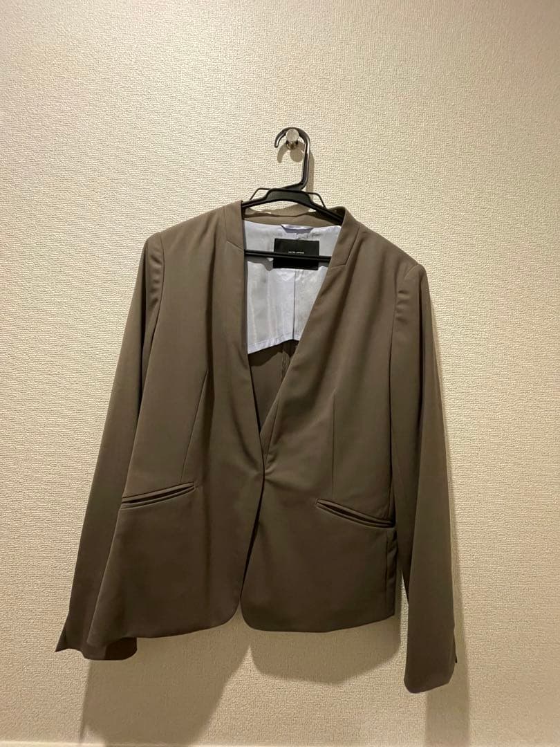 フォーマルスーツ　スカートスーツ　ノーカラージャケット　40サイズ　Lサイズ