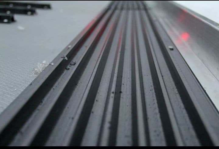 8枚セットCaliberマルチグライド スノーモービル用ガイドレールトレーラー