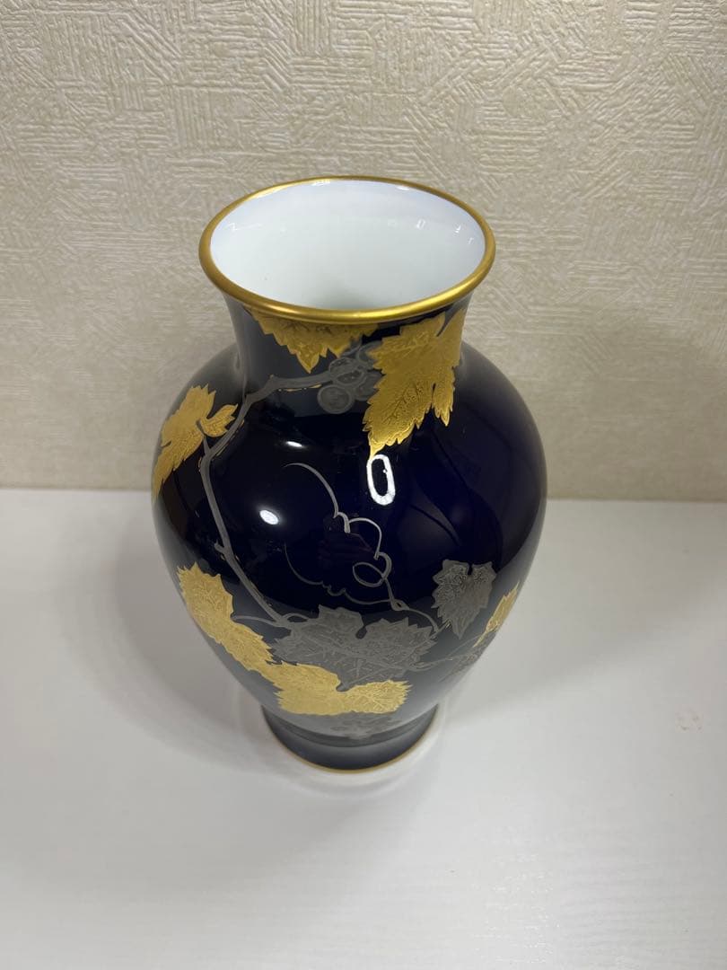 美品　大倉陶園　壺型花瓶　28cm 金彩葡萄　瑠璃金蝕ぶどう　フラワーベース