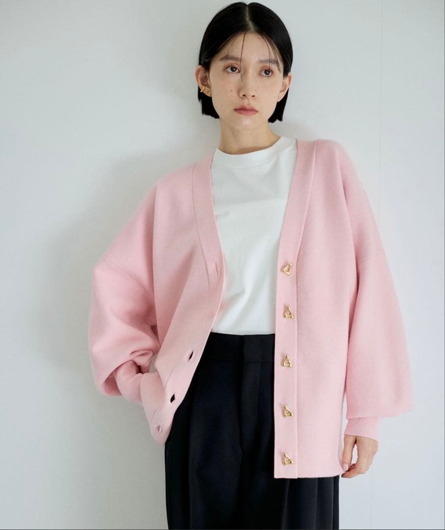 新品 アダムエロペ　トライアングルボタンミドルカーディガン　ブルー　長袖　ピンク