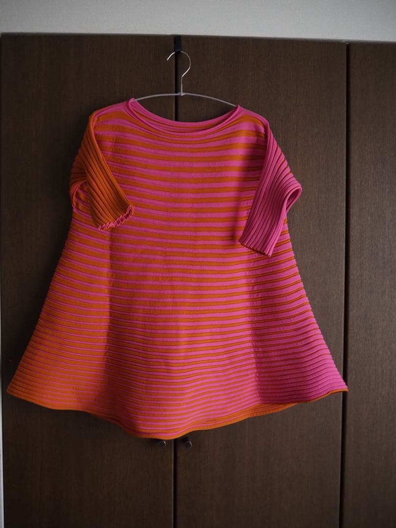 プリーツプリーズ　オレンジとピンクのストライプ 半袖チュニック