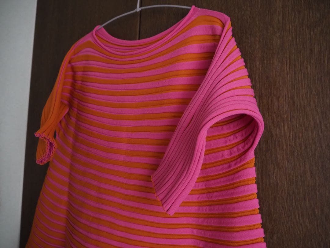 プリーツプリーズ　オレンジとピンクのストライプ 半袖チュニック