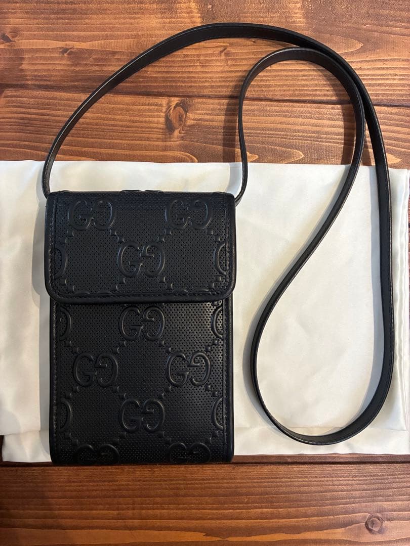 あ*様 Gucci GG エンボスミニバッグ ショルダーバッグ