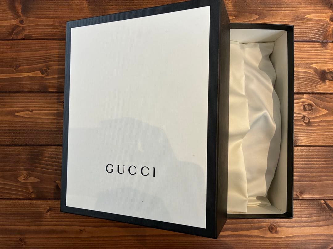 あ*様 Gucci GG エンボスミニバッグ ショルダーバッグ