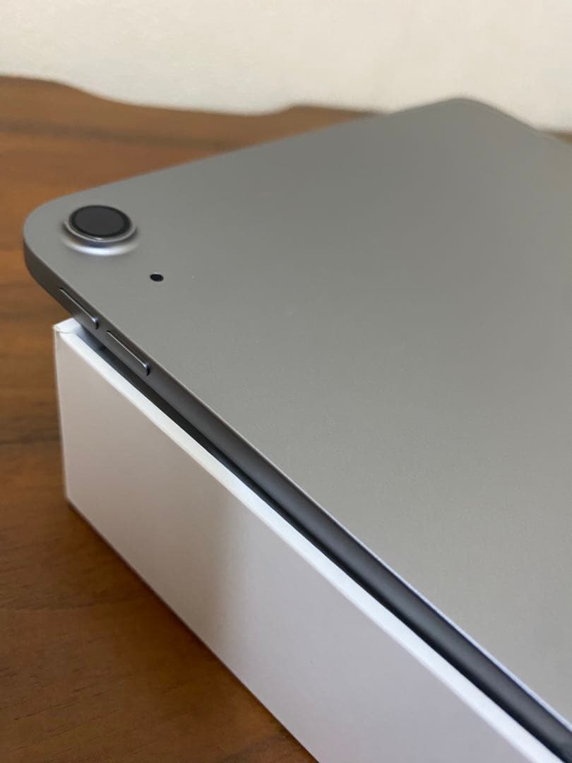 アイパッドエアー　m2 ２５６ＧＢ　Wi-Fiモデルグレー　美品