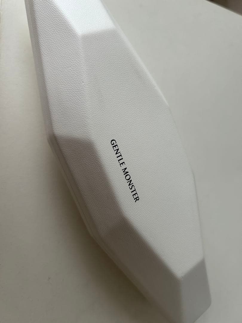 小物 GENTLE MONSTER Kiira02