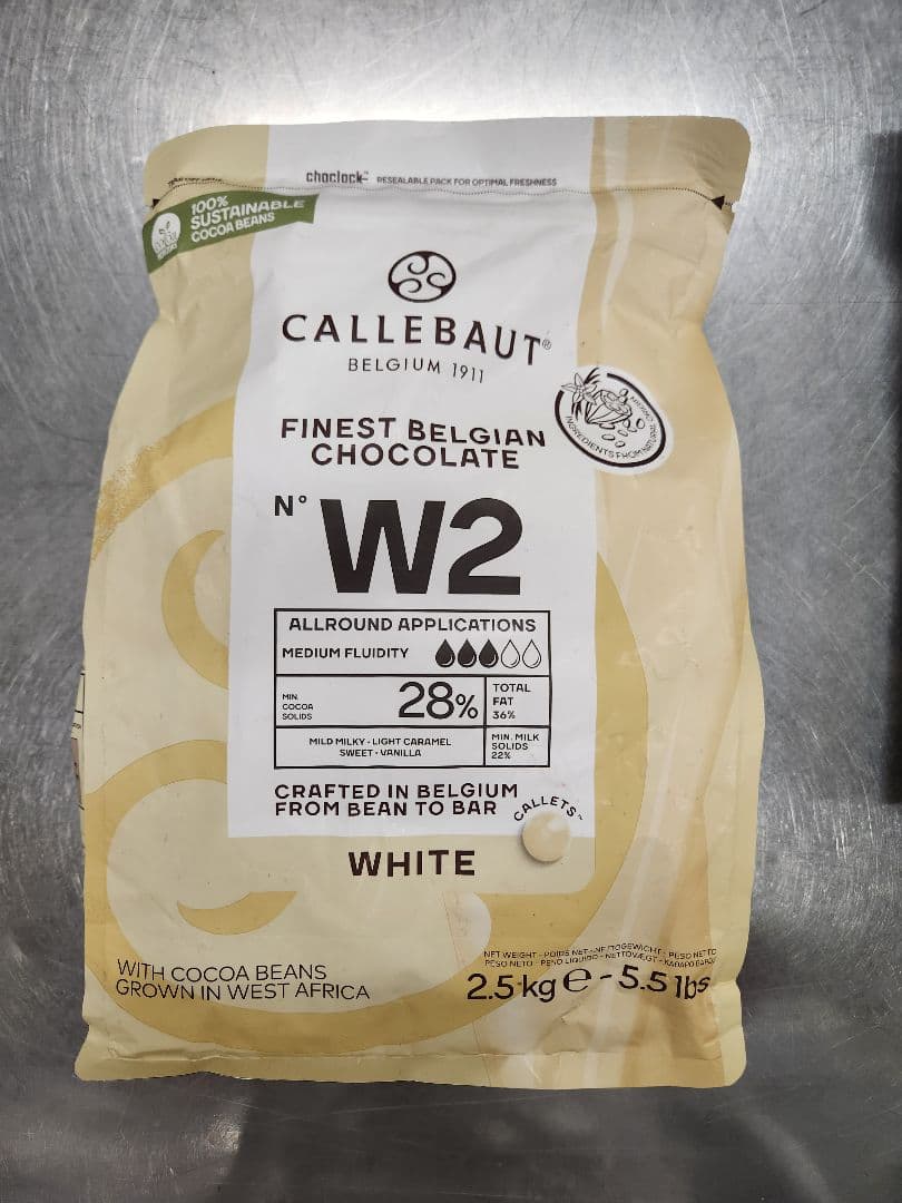 カレボーホワイト2.5kg×2袋、オニキス1.5kg×2袋、グアナラ1kg