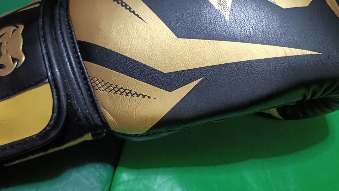 清*郎様 Venum ボクシンググローブ Isami オープンフィンガーグローブ