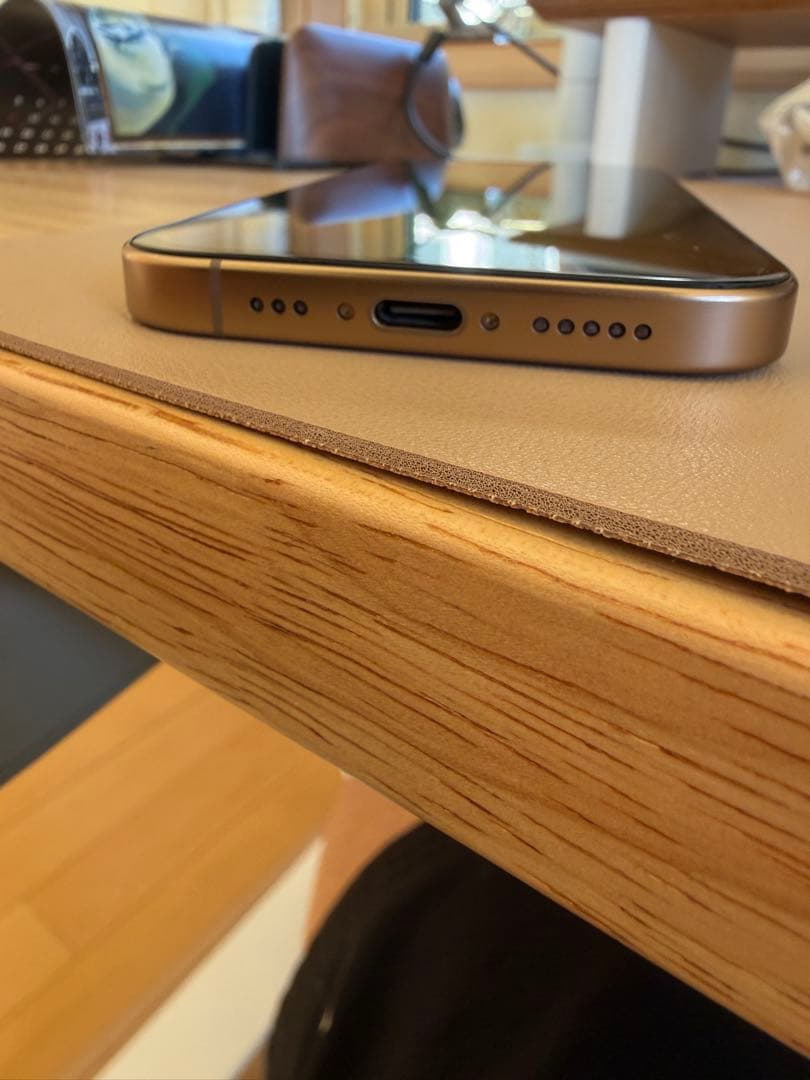 Apple iPhone 16 Pro 1TB デザートチタニウム