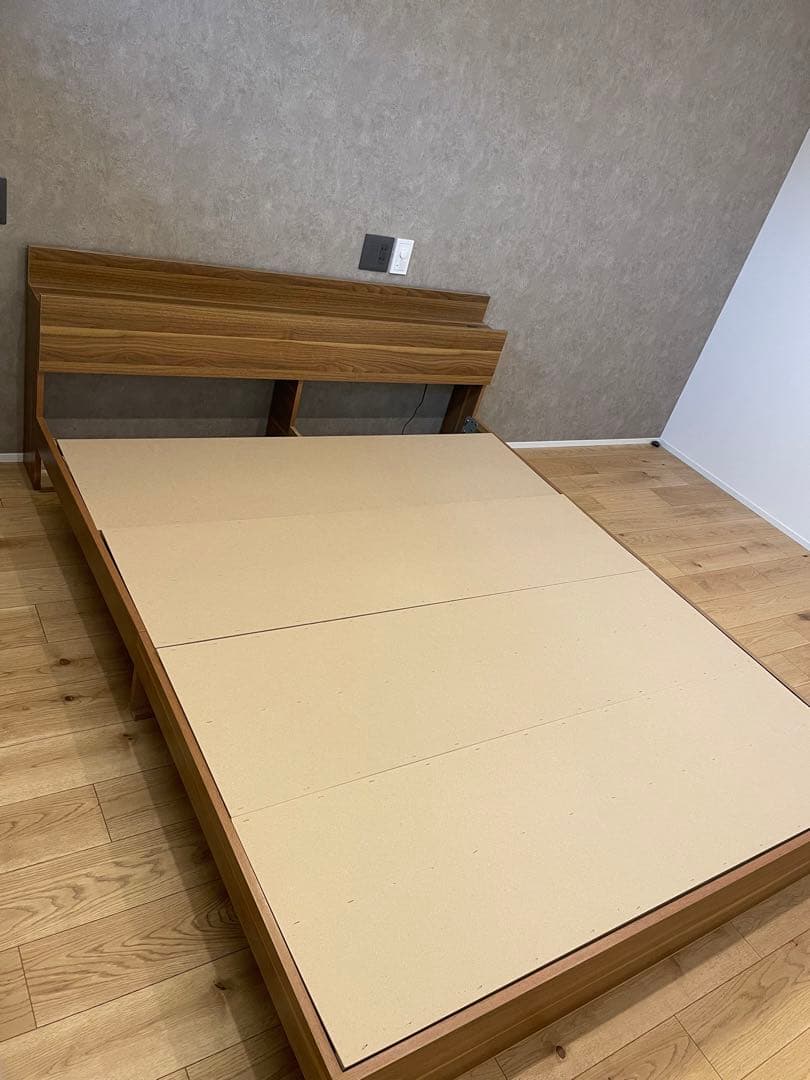 ベッドフレーム クイーン 棚・コンセント付収納ベッド Montray モントレー