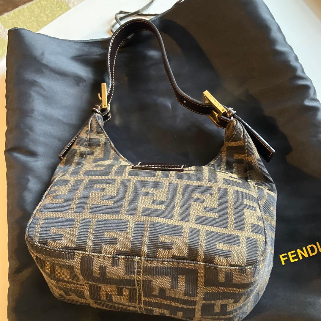 FENDI FFロゴ ハンドバッグ 保存袋付き
