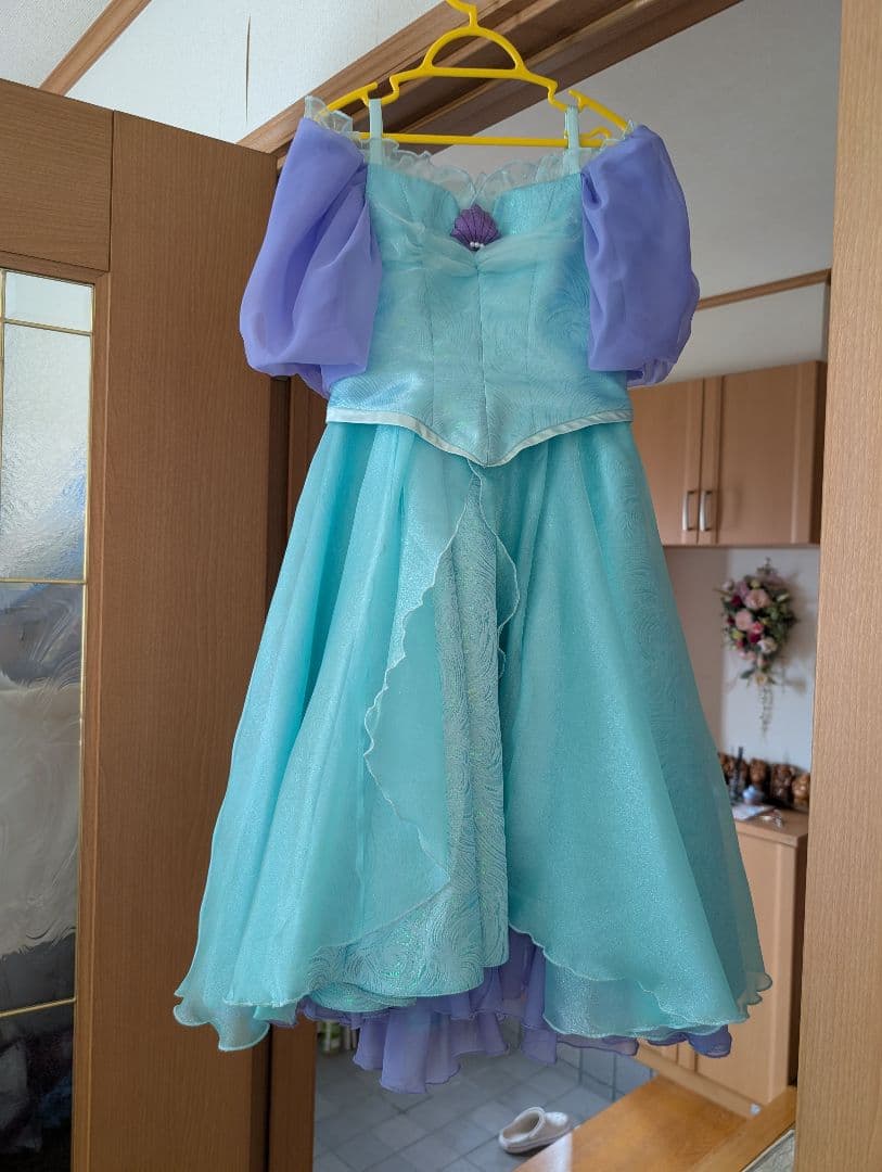 ビビデバビデブティック　アリエルドレス　ヘアアクセサリー付き。