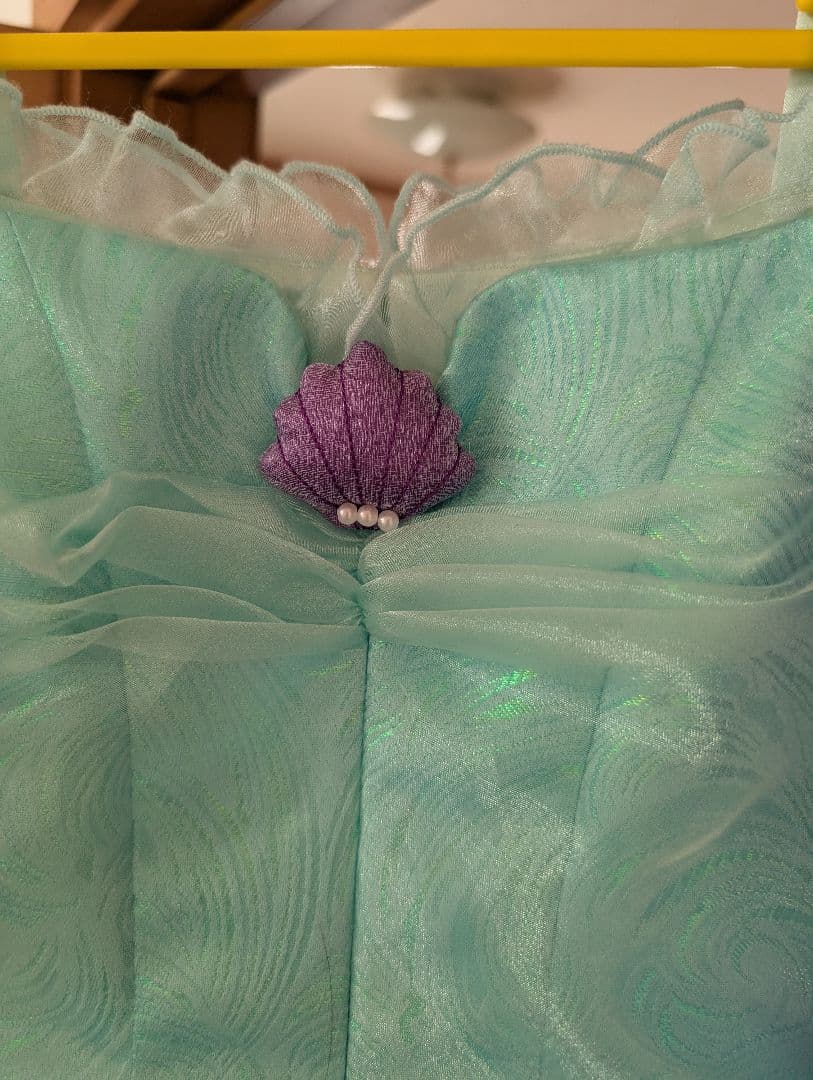 ビビデバビデブティック　アリエルドレス　ヘアアクセサリー付き。