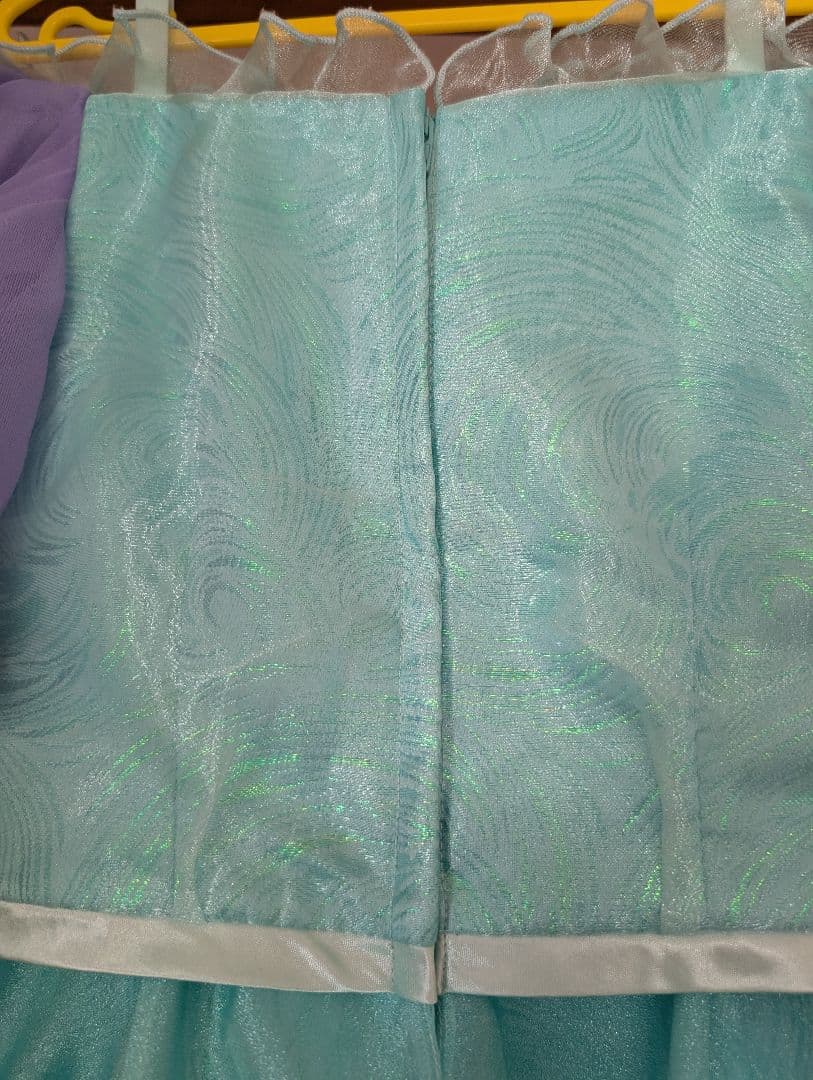 ビビデバビデブティック　アリエルドレス　ヘアアクセサリー付き。