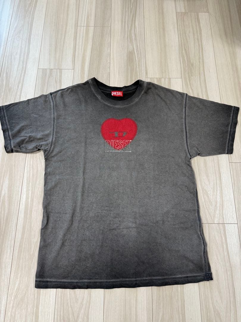DIESEL ハート型ロゴ 半袖Tシャツ グレー