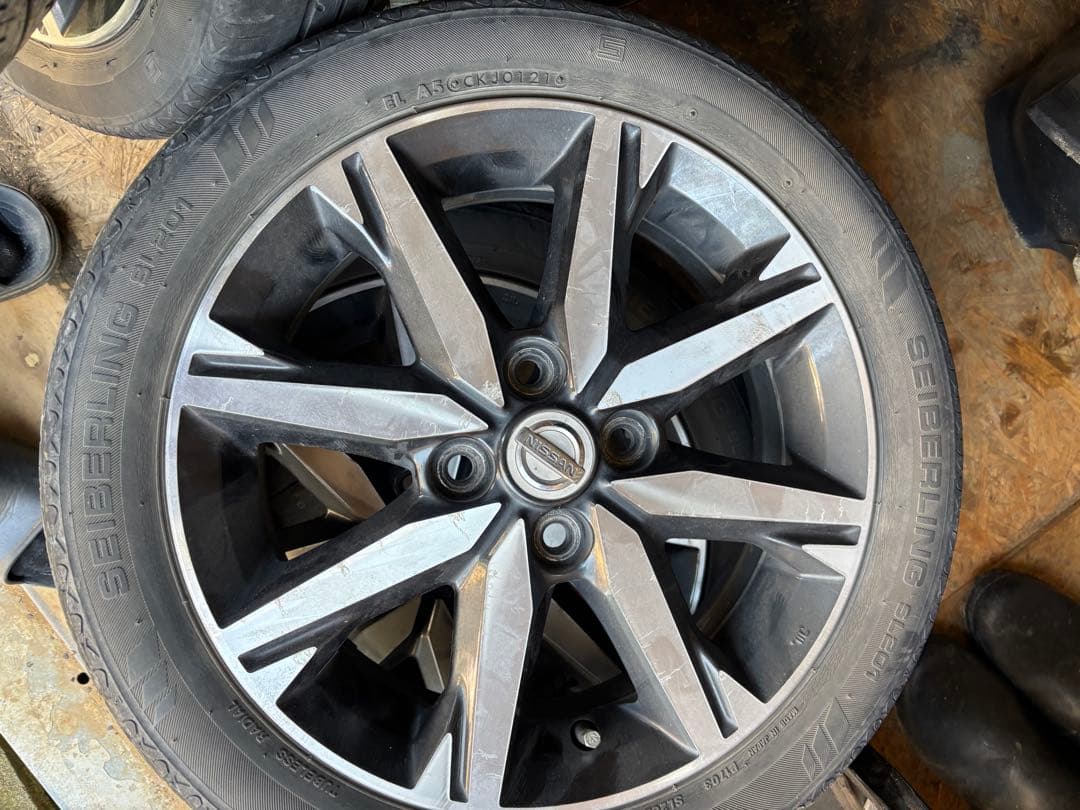 ニッサン　日産デイズ純正ホイールタイヤつき