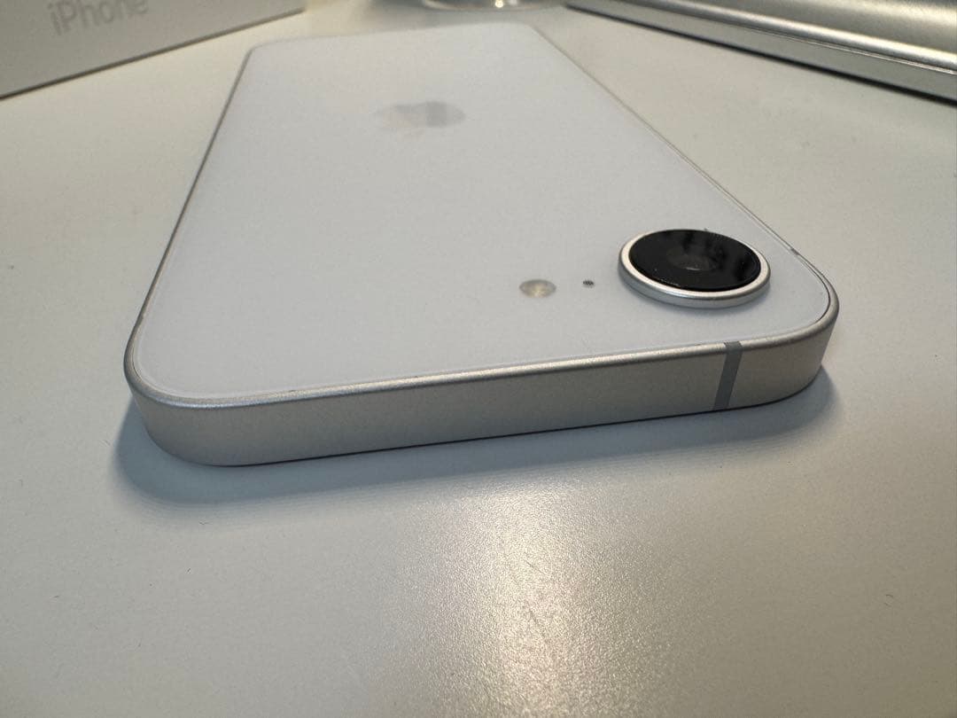 iPhone 16e ホワイト 128GB